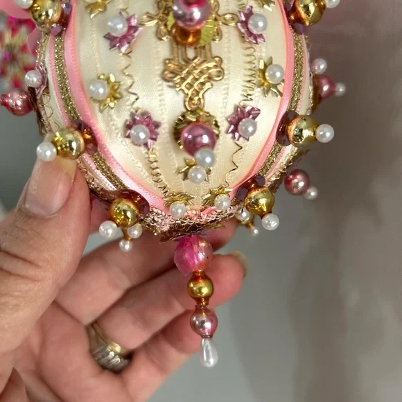 Vintage repurposed holiday Christmas ornament - Picture 7 of 7